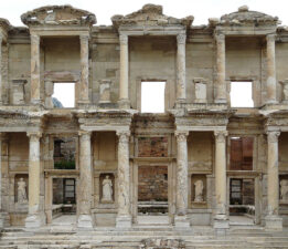 Üstü İncir Ağacı Altı CELSUS KÜTÜPHANESİ