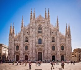 Dünyanın En Büyük Kiliselerinden / Milano Duomo Katedrali – İtalya